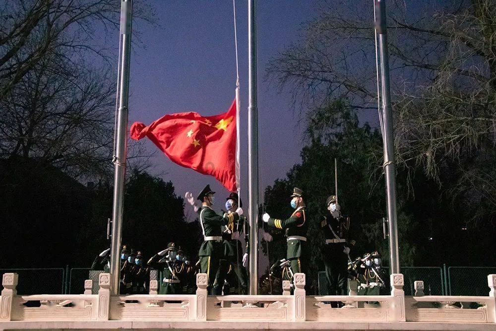 奋战24小时 警民合力寻回走失女童